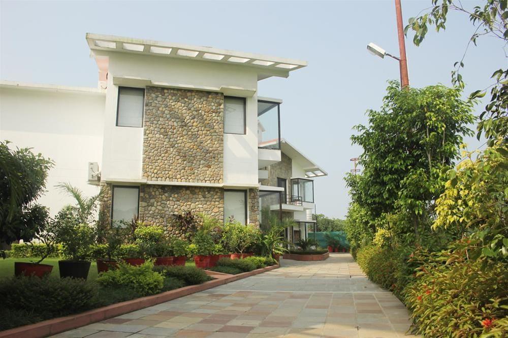 Oyo Premium Corbett Jhirna 