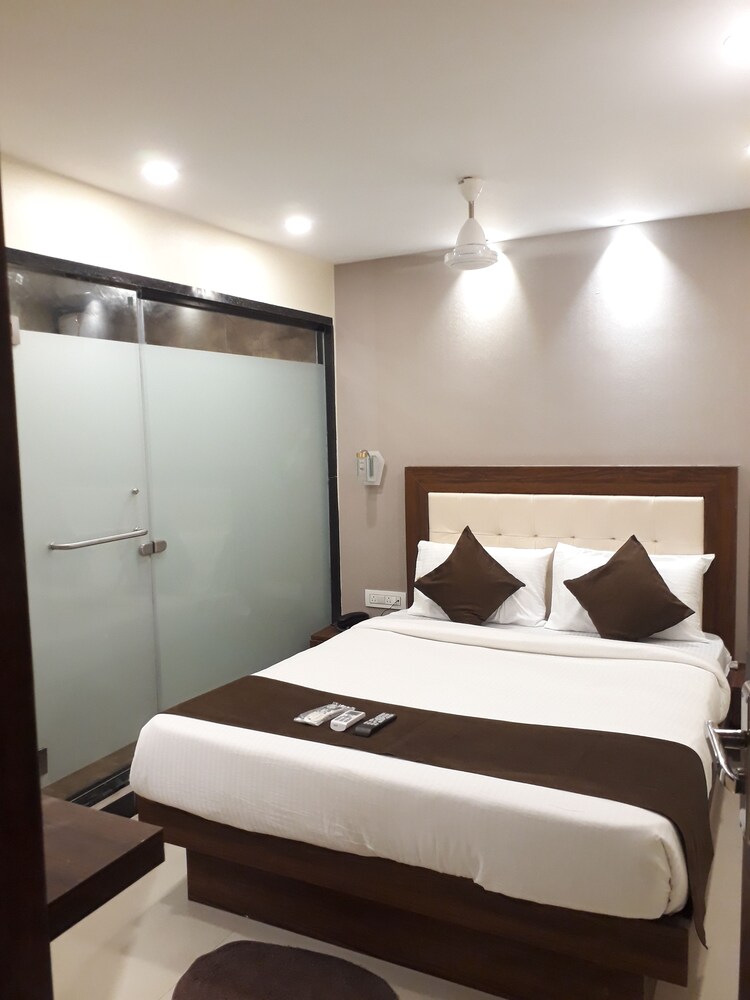 Garden Creek Residency Guestroom