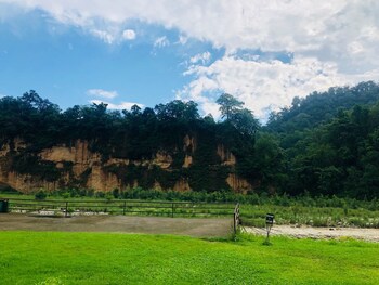 Corbett Riverside Resort Lake View