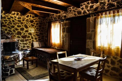 Paliokastro Guesthouse 
