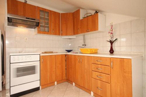 Apartment Kukljica 8237a (آپارتمان كوكلجیكا ۸۲۳۷ا) 