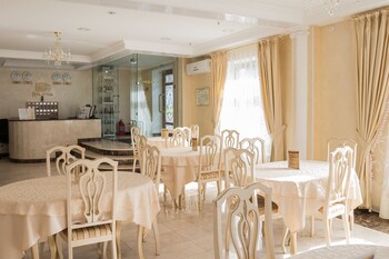 Rus Hotel Breakfast Area