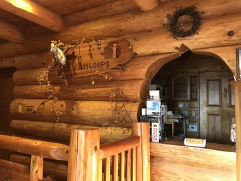 Mori No Log Hotel Kamloops Reception