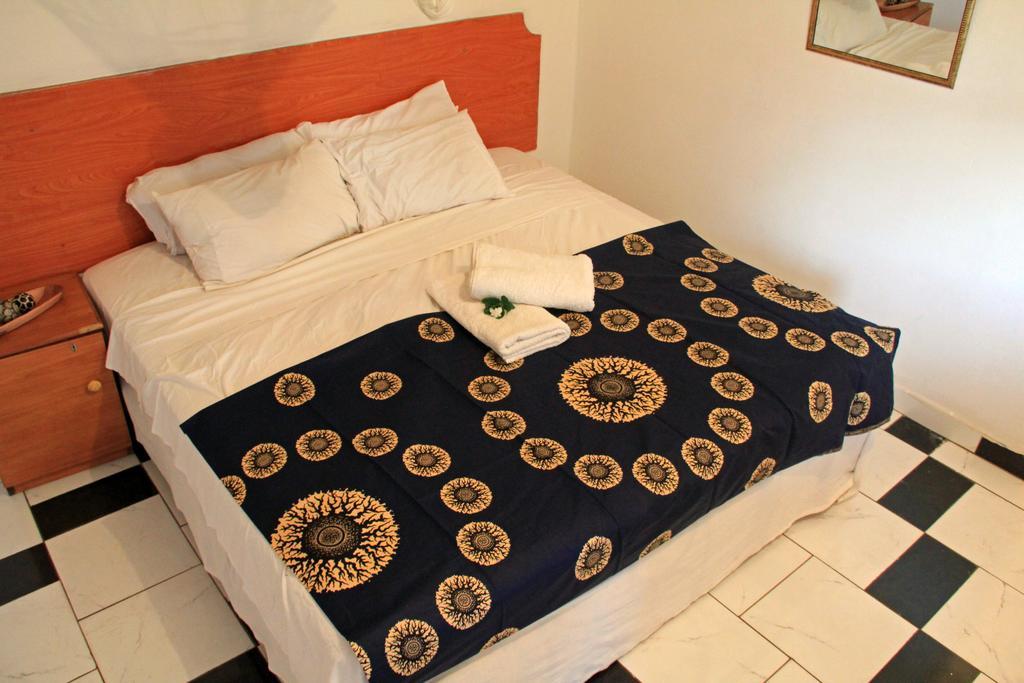 Golden Days Executive Lodge 