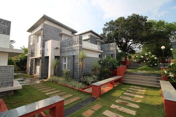 Leisure Vacations Cloud9 Garden