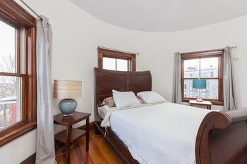 Sky View On Jones Hill By Redawning Guestroom