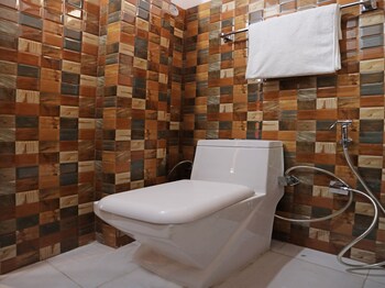 Oyo 12212 Ramanuj Cottage Bathroom