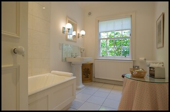 Greywalls Hotel & Chez Roux Bathroom