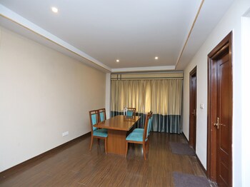 Oyo 16565 Karnal Haveli Dining