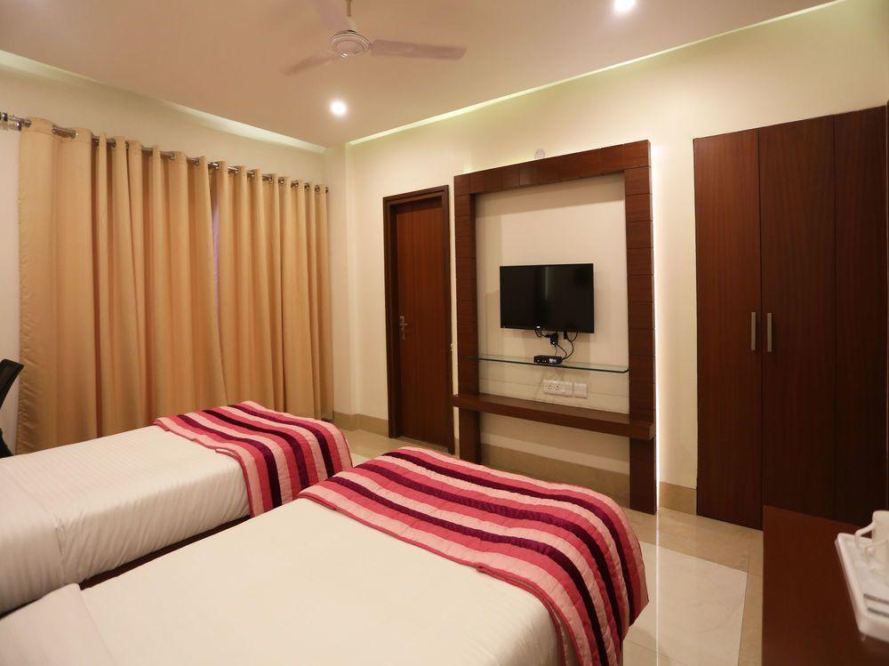 Fabhotel Zineb Sector 122 