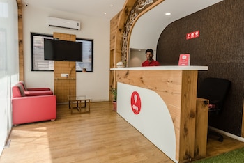 Oyo 8490 Hotel Grandeur Reception