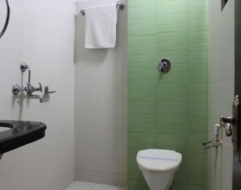 Oyo 4822 Hotel Pratap Residency (اویو ۴۸۲۲ هتل پراتاپ رسیدنكی) Bathroom