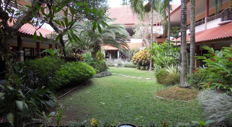 Luminor Hotel Jember General view