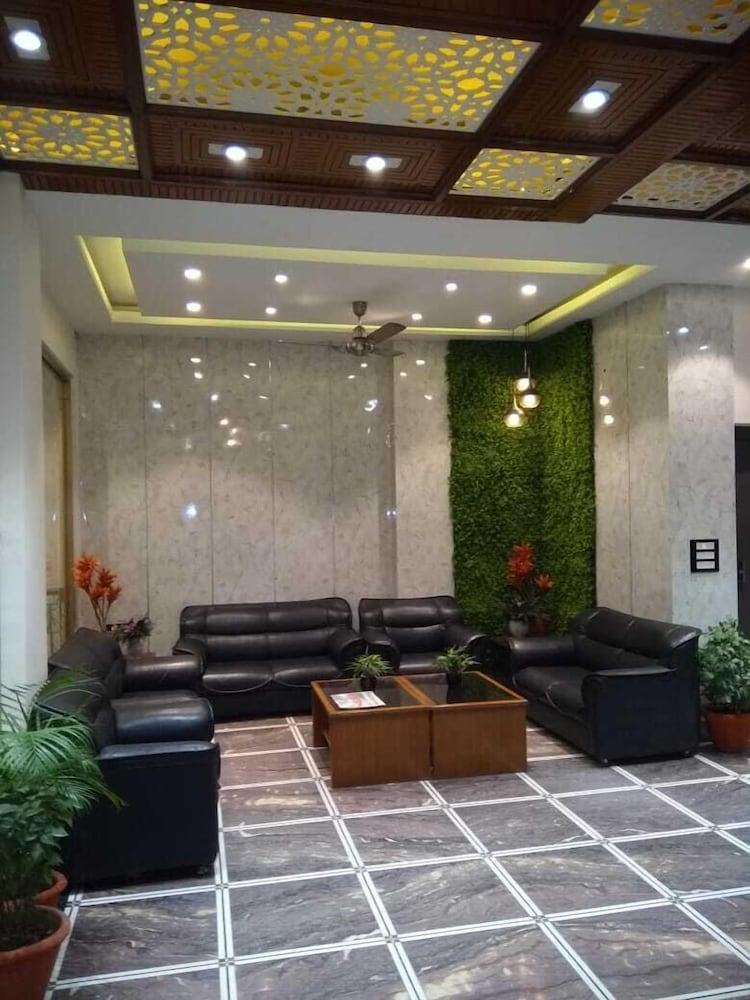 Hotel Corbett Kingdom 