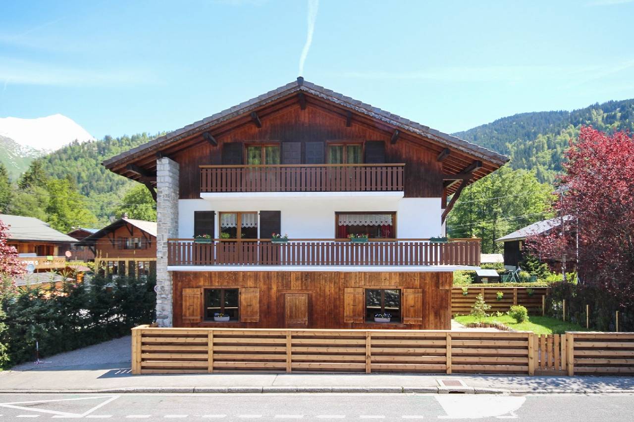 Cozy Apartment With Stunning Mountain Views In The Rhône Al 