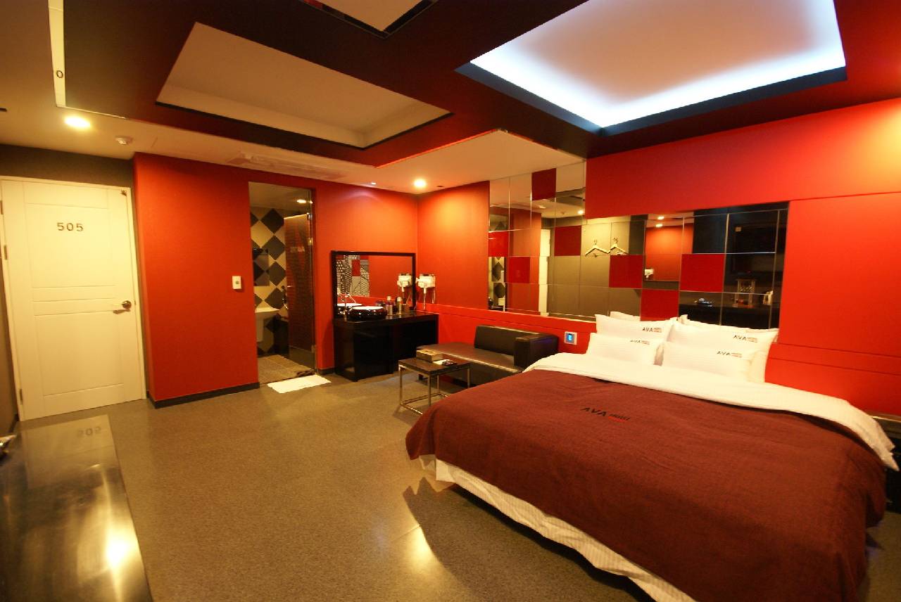 Ava Hotel Changwon (آوا هتل چانگوون) 