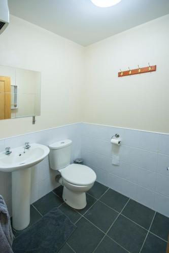 8 Varis Apartments 