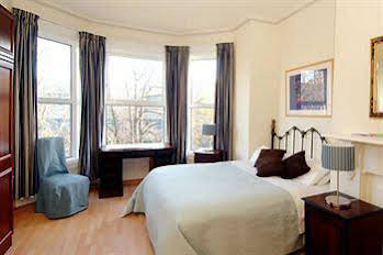 Pearl Court Guesthouse 