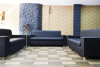 Fabhotel Grand Valley Rajiv Gandhi Circle Lobby Sitting Area