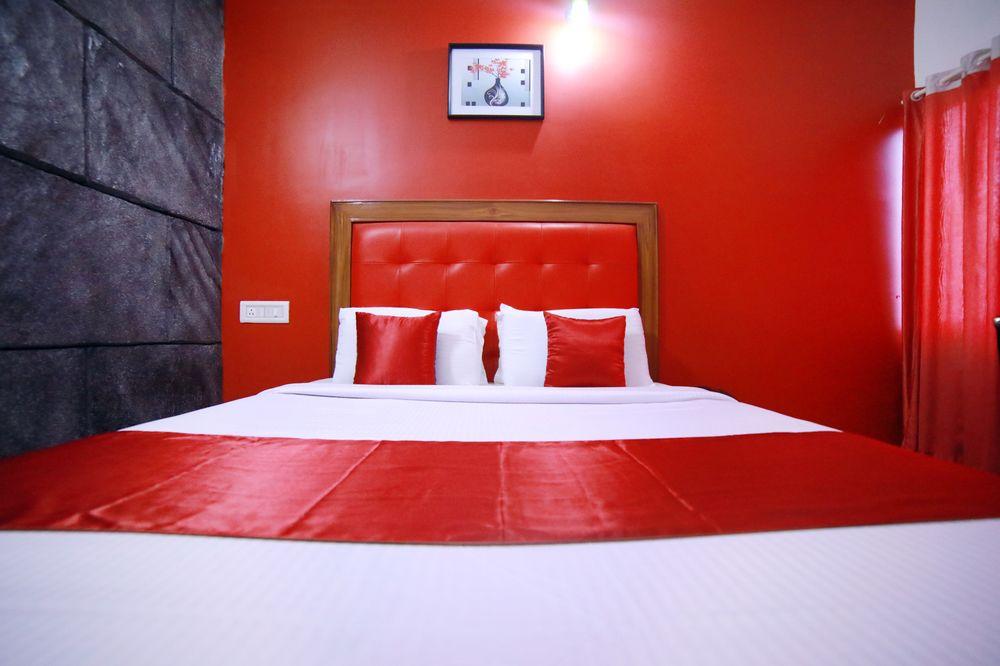 Oyo 8653 Achus Inn 