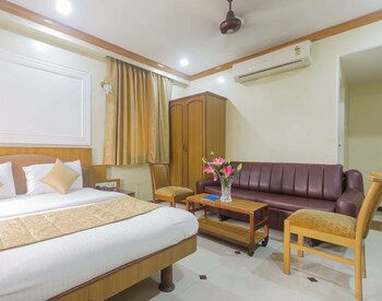 Hotel Parklane Guestroom