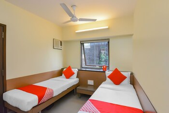 Oyo 18803 Smart Inn Guestroom