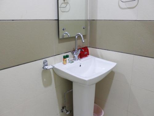 Oyo 3202 Hotel Gayatri Residency Hotel Description