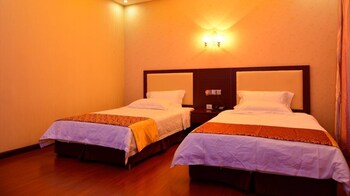 Warm Harbor Hotel Guestroom