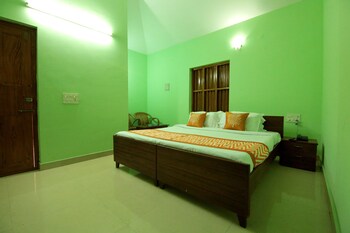 Oyo 8839 Near Vadackal Beach Road Guestroom