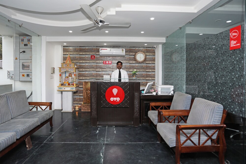 Oyo 10119 Sector 31 Reception