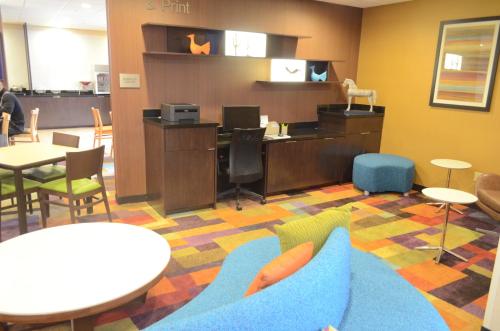 Fairfield Inn & Suites Houston Hobby Airport 