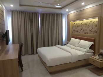 Alleppey Prince Hotel Featured Image