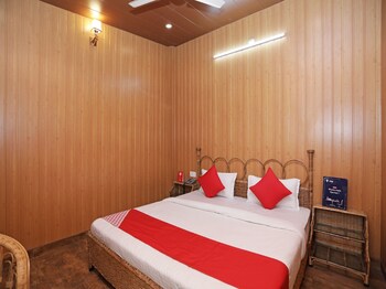 Oyo 12212 Ramanuj Cottage Guestroom