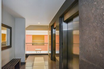 Oyo 18803 Smart Inn Hallway