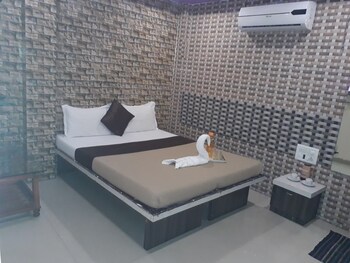 Hotel Relax Residency Guestroom