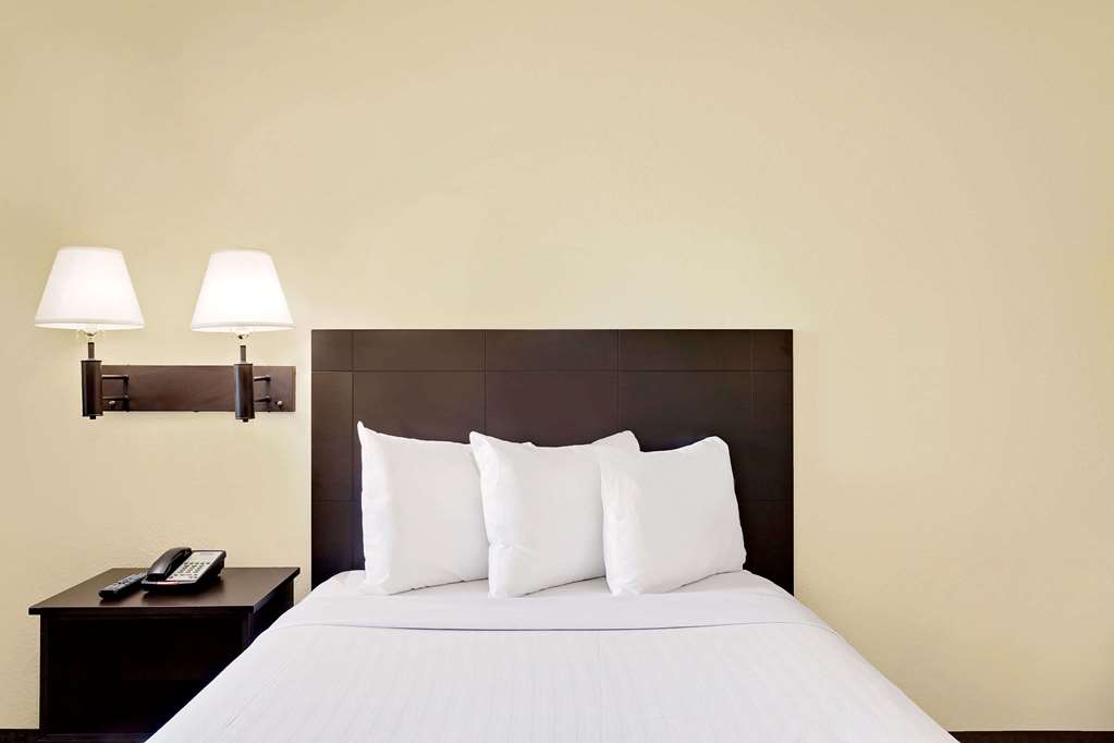 Howard Johnson By Wyndham Las Vegas Near The Strip Guest room