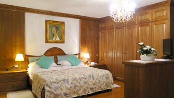 Savoia Palace Hotel Guestroom
