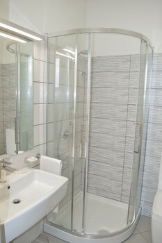 Etna In Centro Bathroom