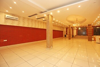 Oyo 11451 Hotel Auston Banquet Hall