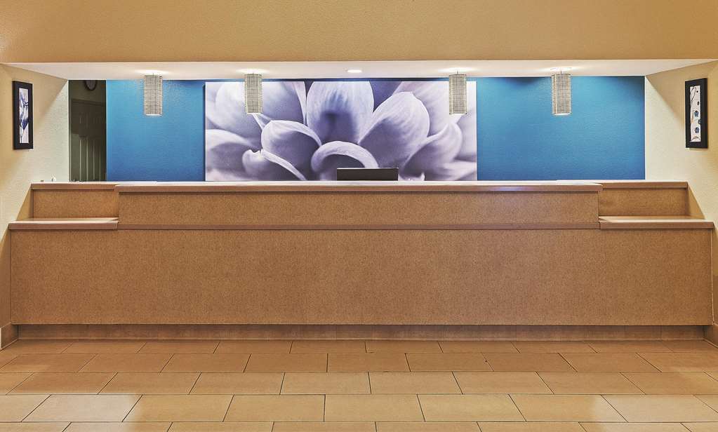 La Quinta Inn & Suites by Wyndham Corpus Christi Northwest - photo 2