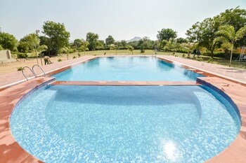 Pushkar Rajwara Resort Pool