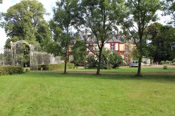 Chateau Des Lys Garden