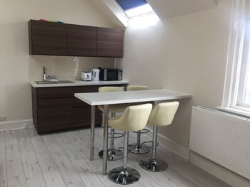 Regency Guesthouse Manchester In-Room Kitchenette