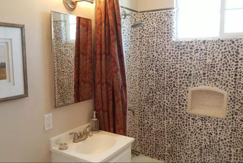Orange Apartment 10664 