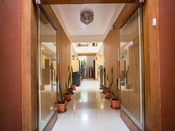 Oyo 12260 Traveler's Inn Lobby