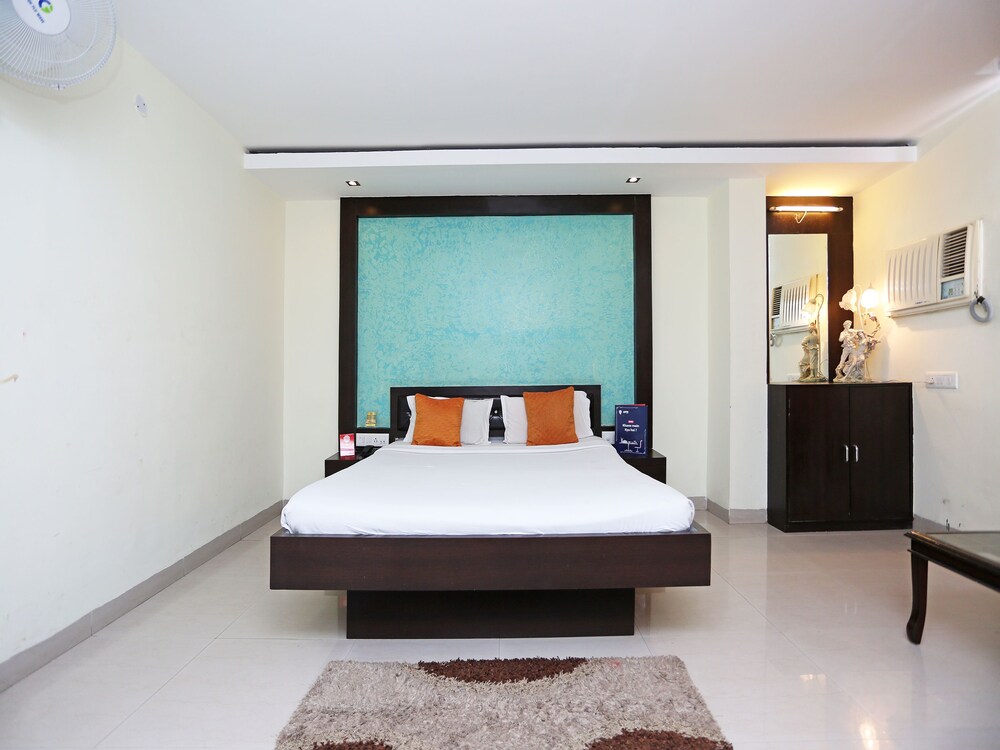 Oyo 3336 Hotel Mantri Residency Guestroom