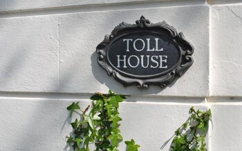 Toll House Emsworth 37078 