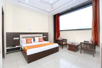 Oyo 10832 Hotel Jb 2 Guestroom