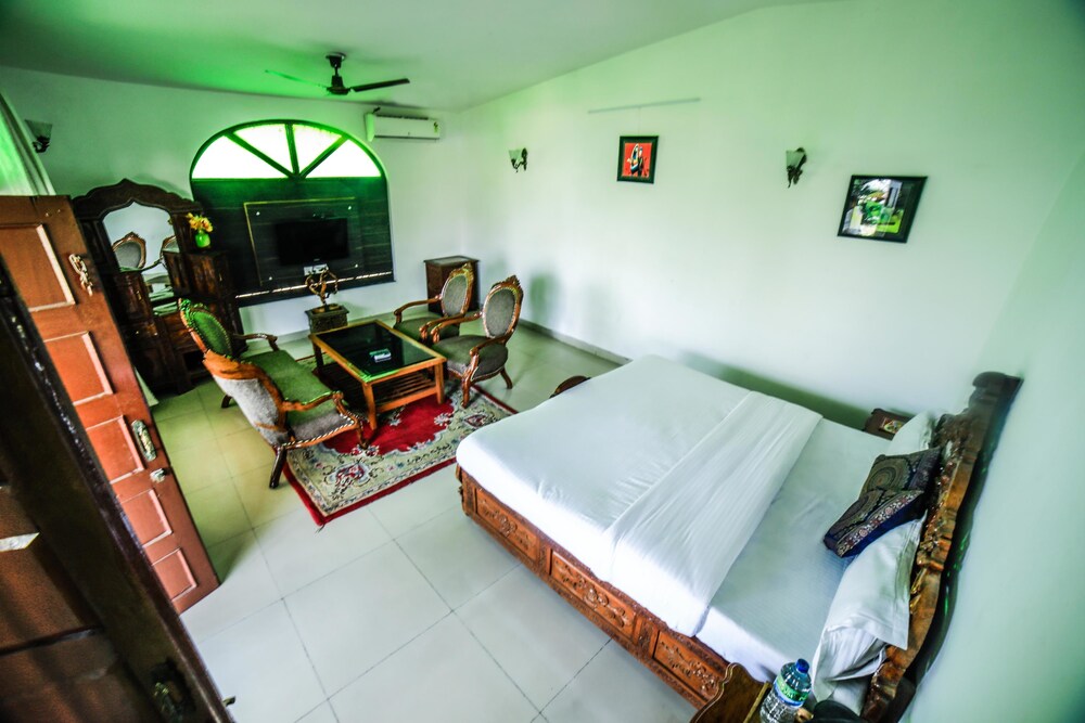 New Bhandari Swiss Cottage Guestroom