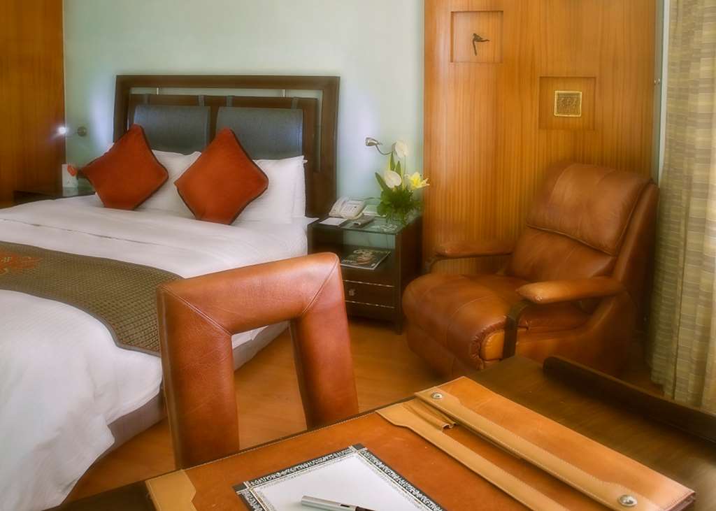 The Lalit Mumbai Airport Guest room